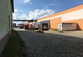 Pronájem skladových a výrobních prostor - skladovací areál - Praha 5