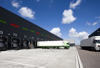 Pronájem skladu se službami - Hostivice u Prahy, nedaleko letiště V. Havla.
