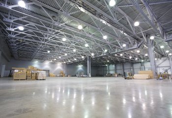 Pronájem skladu se službami - Hostivice u Prahy, nedaleko letiště V. Havla.