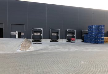 Pronájem skladovacích prostor vč. logistických služeb - lokalita Praha východ Zápy u Čelákovic silnice D10/E65.