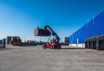 Prenájom skladu so službami, uskladnenie paliet v Dunajskej Strede/ Full service pallet rental in Dunajská Streda