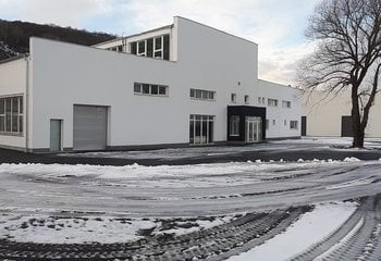 Na prenájom skladová / výrobná hala v blízkosti Volkswagenu v Bratislave