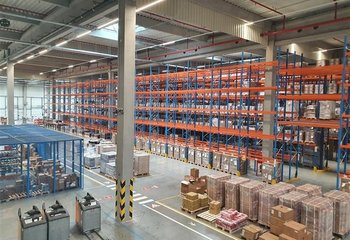 Logistická firma nabízí služby u D1 - Pohořelice u Brna.