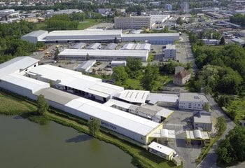Das Top-Logistikunternehmen bietet seine Dienstleistungen an einem attraktiven Standort in der Nähe von České Budějovice in der Nähe der D3 an.