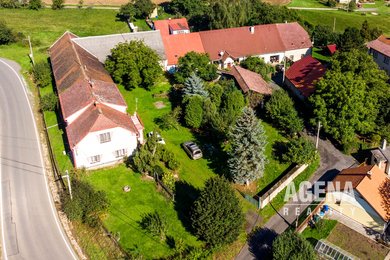 SLEVA 15% Vesnická usedlost s rodinným domem, zemědělskými budovami, uzavřeným dvorem a okolními pozemky - Myslovice - Klatovy, Ev.č.: 21062