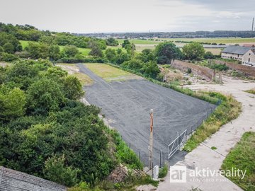 Pronájem komerčního oploceného pozemku 2 124m2