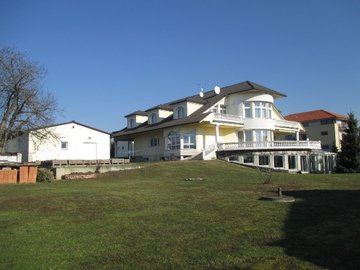 Polyfunkční Vila, 1093 m², pozemek 2 646 m2, Praha - Šeberov