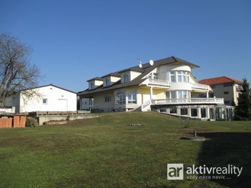 Polyfunkční Vila, 1093 m², pozemek 2 646 m2, Praha - Šeberov