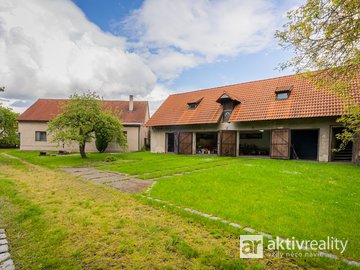 Prodej velké rodinné usedlosti, Zlonín - okr. Praha-Východ, pozemek 1.918 m2, hypotéka možná