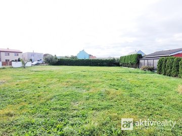 Stavební pozemek, 921 m², komplet IS - Jirny