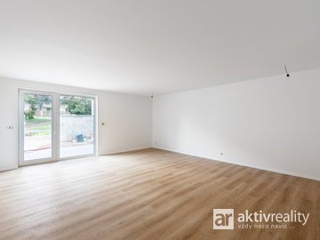 Prodej prostorného bytu, 3+kk, novostavba, 120 m2, klidná část obce - Býkev, okr. Mělník