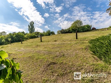 Prodej jedinečného slunného pozemku 2382m2, Želízy, Mělník