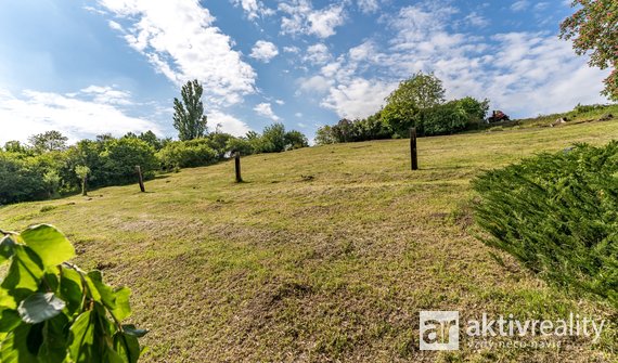 Prodej jedinečného slunného pozemku 2382m2, Želízy, Mělník