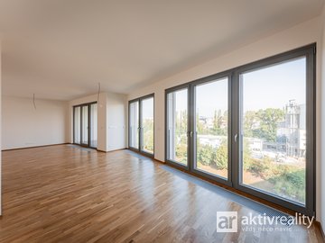 Pronájem, Byty 5+kk, 155 m² - Praha - Karlín, garážové stání