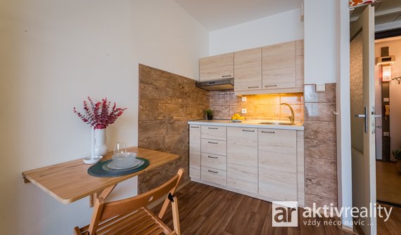 Prodej klidného bytu 1+kk,  32 m², Praha Modřany