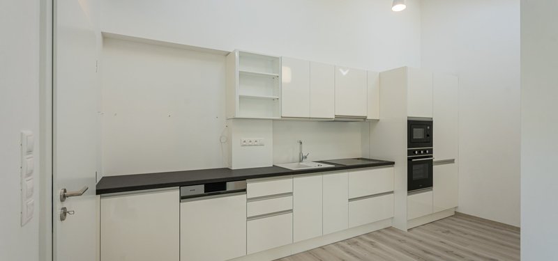 pronajem-slunneho-bytu-s-predzahradkou-2-kk-65m2-neratovice-ul-skolni-dsc01484-863e4e