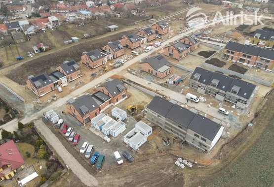 březen 2022