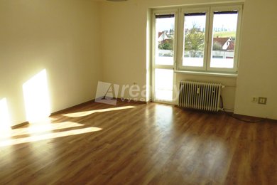 Prodej bytu 2+1 s balkonem a šatnou, Náměšť nad Oslavou, Ev.č.: 01669