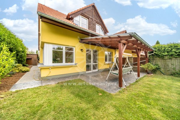 Dvoupodlažní rodinný dům 5+kk s garáží a zahradou, Bílovice nad Svitavou, Brno - venkov