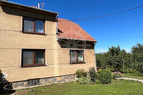 Prodej rodinného domu s pěknou zahradou,  CP 648 m² - Křenovice
