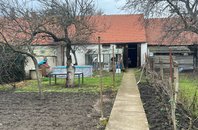 Prodej stavebního pozemku se stodolou,  340 m² - Hrušky