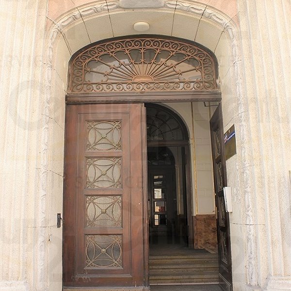 Historická budova staré banky v centru Teplic