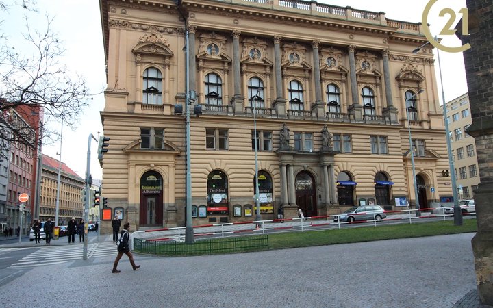 Podnájem obchodních prostor 129 m2 v centru Prahy.