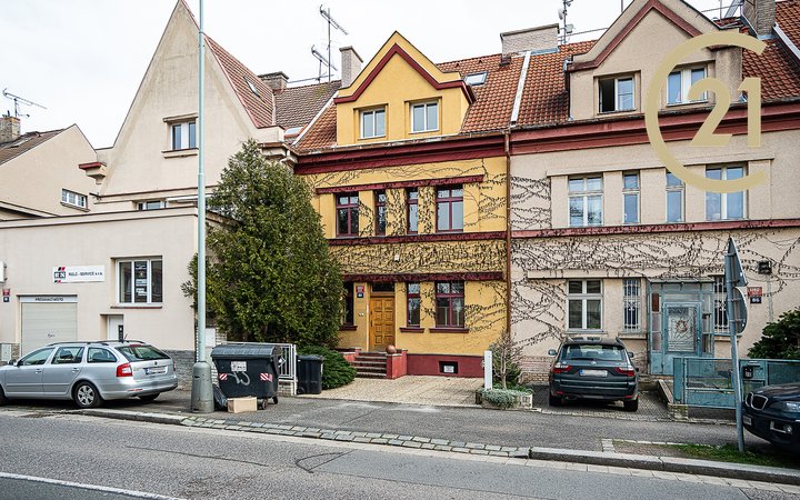 Nájem řadového domu pro komerční využití 270m² na Hanspaulce, Praha 6