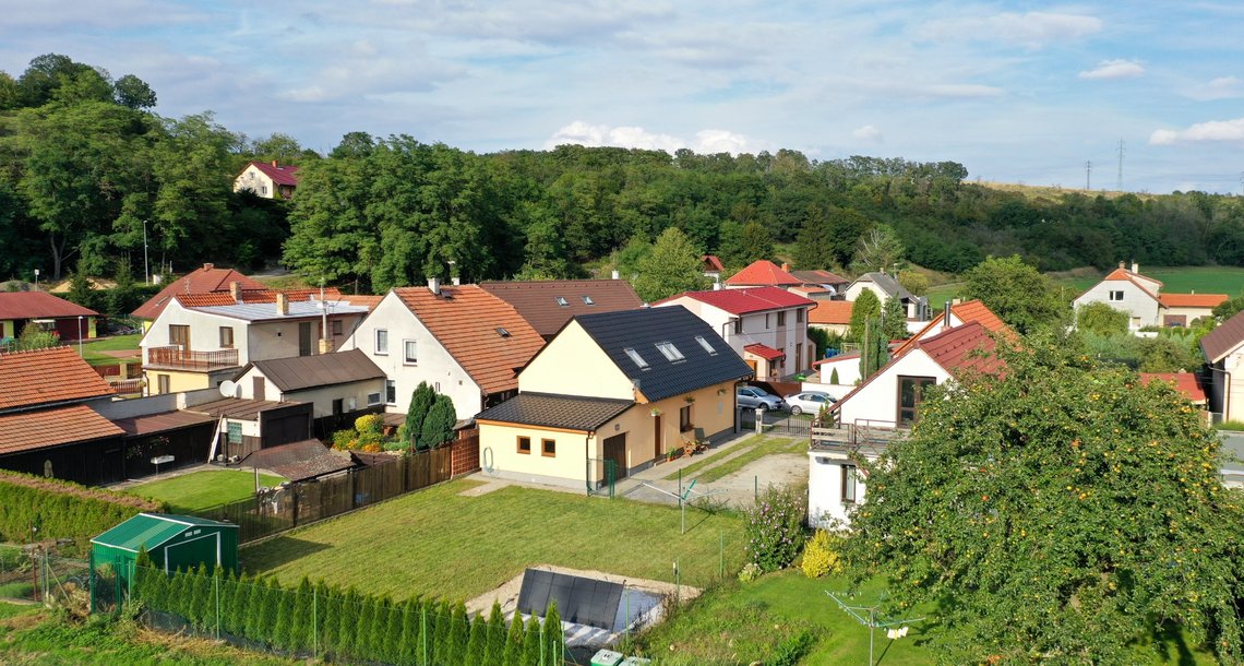 Letecký pohled na dům se zahradou