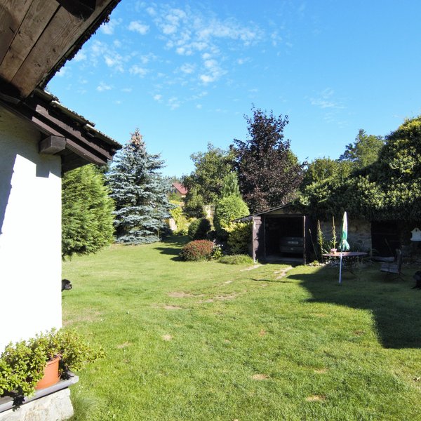 Prodej venkovského stavení s velkou zahradou v obci Litichovice.