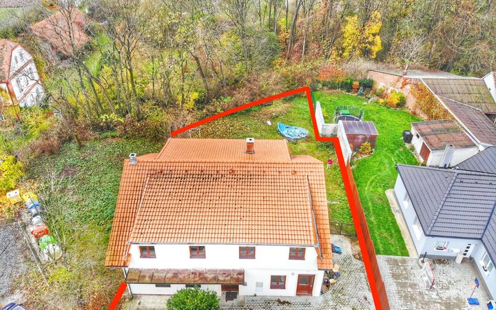 Dvougenerační rodinný dům s restaurací, pozemek 774m2, Poličany
