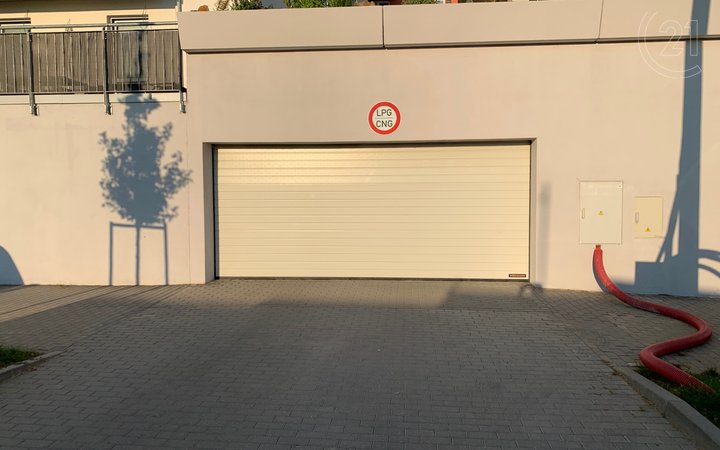 Prodej parkovacího stání Brno Kamechy (13,5 m2)