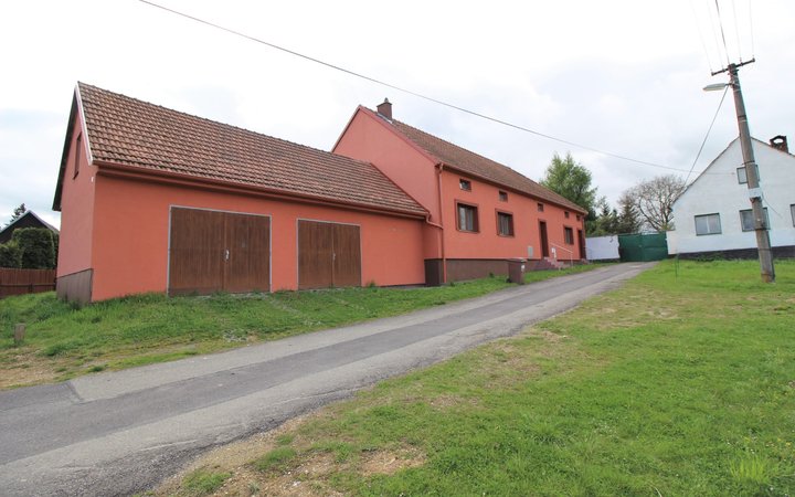 Dvougenerační dům po kompletní rekonstrukci, Chvalatice