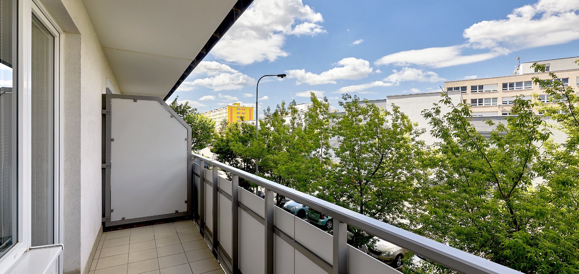 Pronájem bytu 2+kk 43m² s balkonem 6m² - Praha - Horní Měcholupy