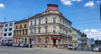 Pronájem prostor pro obchod, vinotéku na frekventovaném místě Královo Pole