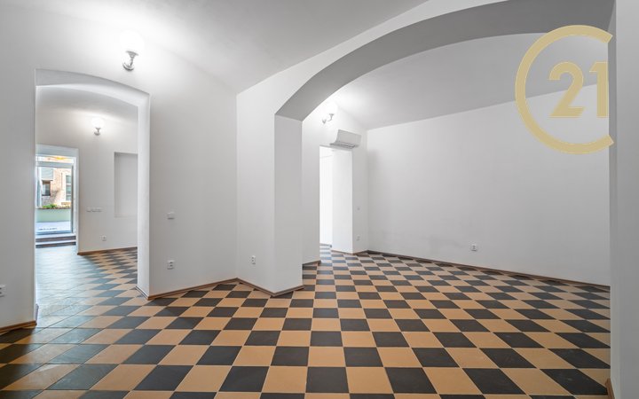 Prodej atypického nebytového prostoru/ateliéru 4kk 72 m2 s  terasou 49 m2 orientovaného do světlého vnitrobloku ve velmi žádané lokalitě Praha 5 Smíchonabízí, prodej, obchodní prostory Praha - Smíchov