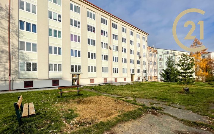 Prodej prostorného bytu před rekonstrukcí 2+1 62 m2 s výhledem do světlého parku ve velmi žádané lokalitě Praha 10 Vršovice – ul. Ruská.