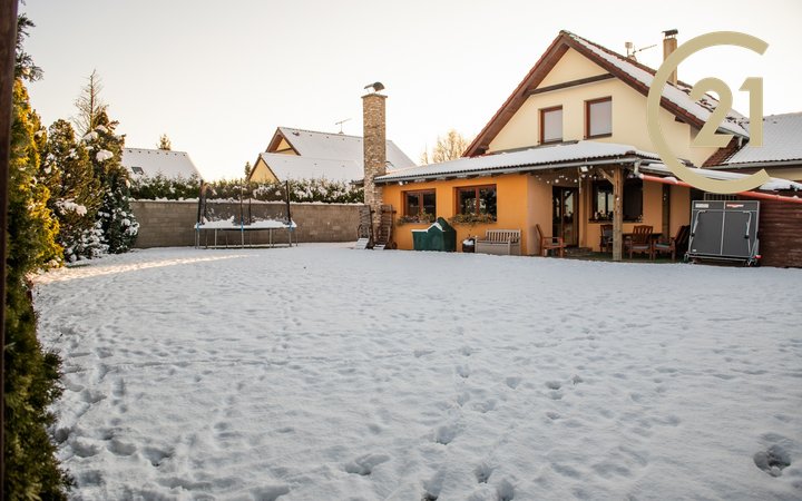 Prodej pěkného rodinného domu 190m2 Sulice - Hlubočinka s garáží a zimní zahradou
