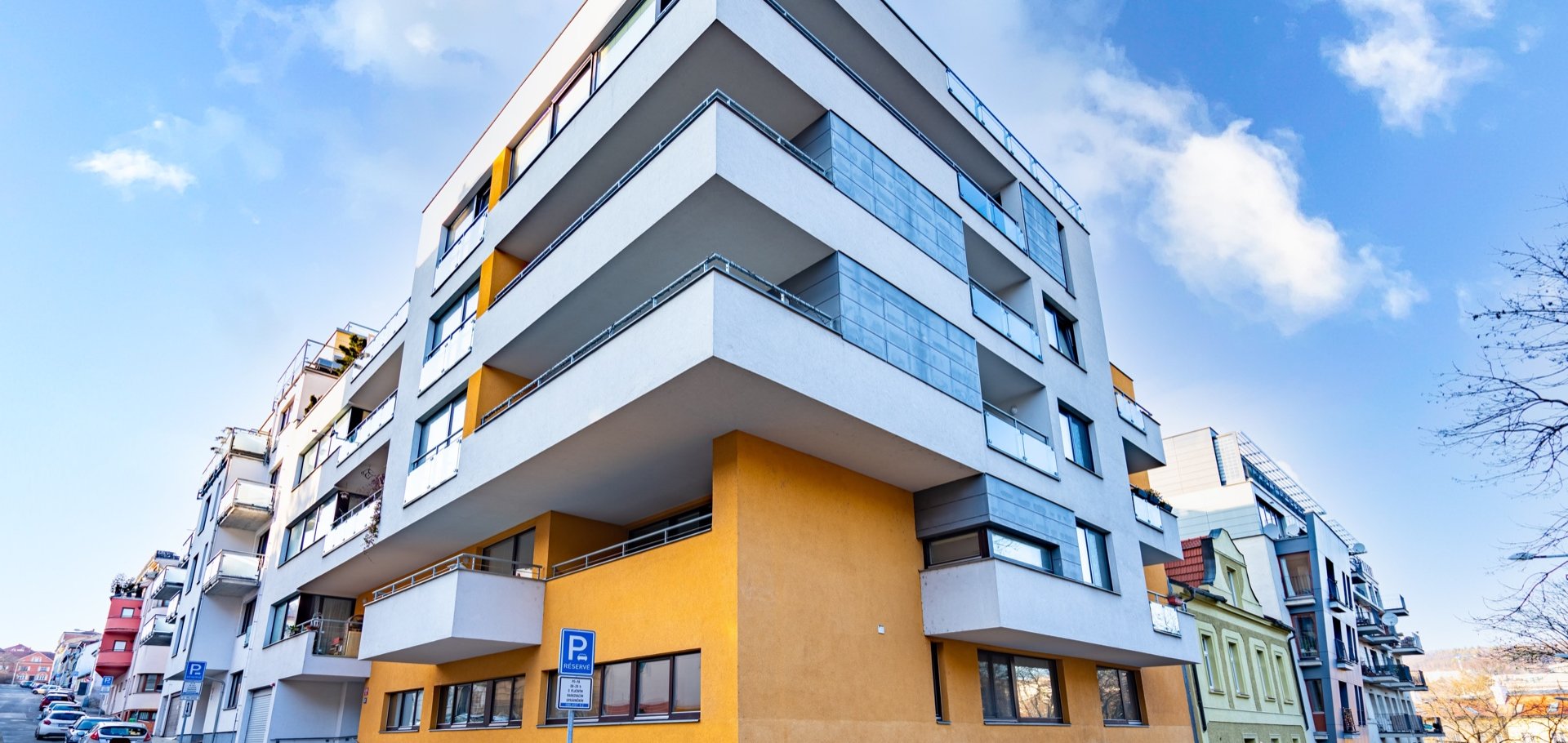 Prodej bytu 2+kk s balkónem a parkovacím stáním, 93 m², Praha - Košíře