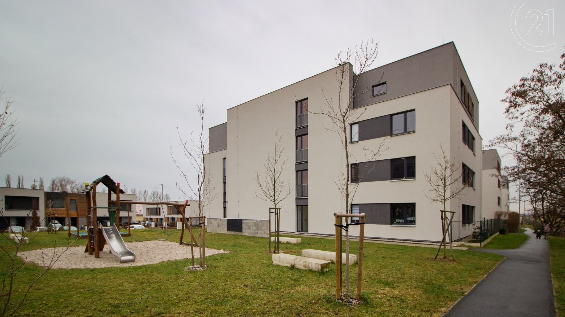 Pronájem bytu se zahradou a garážovým stáním 2+kk, 65 m2, ul. Halštatská, Plzeň-Újezd
