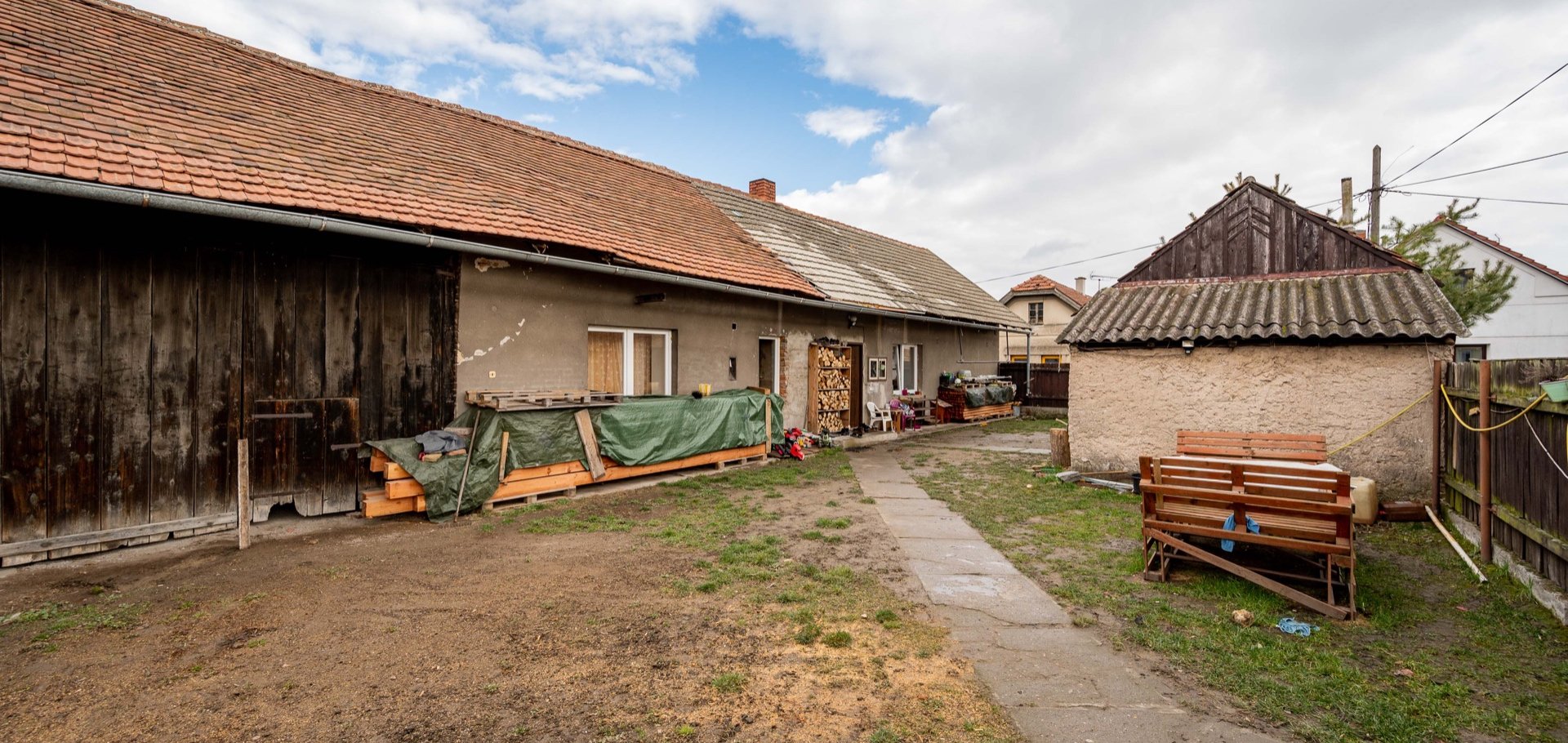 Prodej rodinného domu po částečné rekonstrukci,  75 m², pozemek 417 m²  (se stodolou a kůlnou) - Žehuň