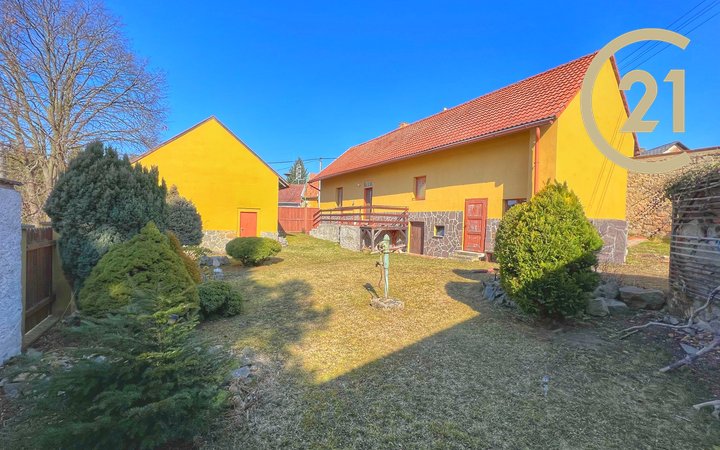Krásný a prostorný rodinný dům s pozemkem 480 m2 v malebné obci Mnichovice u Prahy