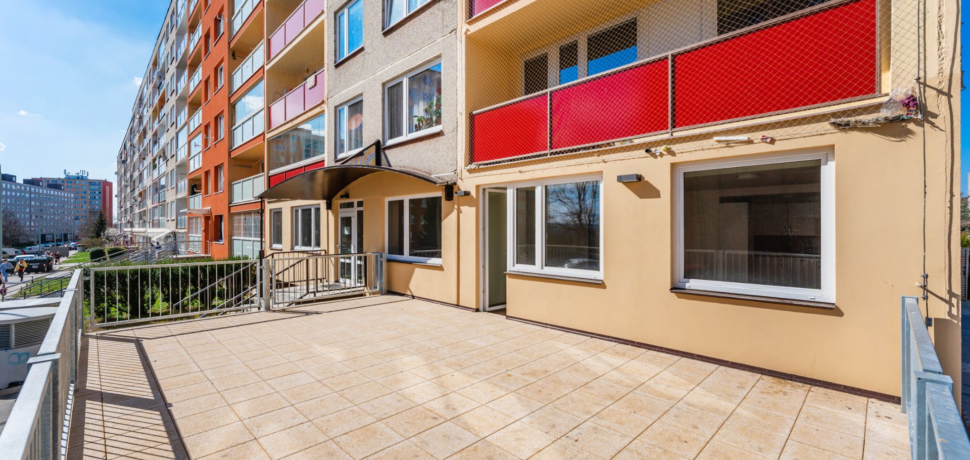 Prodej nového bytu 2+kk (64 m²) s terasou (44 m²) - Praha - Černý Most