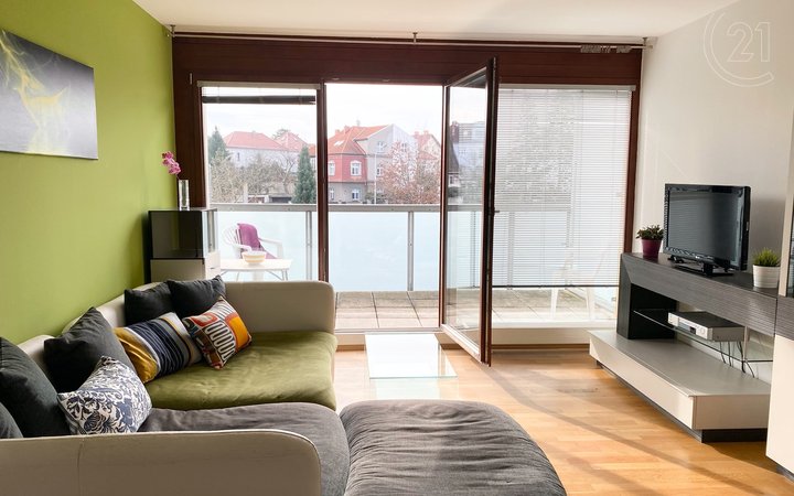 Pronájem bytu 2+kk 55m2 + balkon 7m2 + garážové stání, Na Zemance, Praha 4