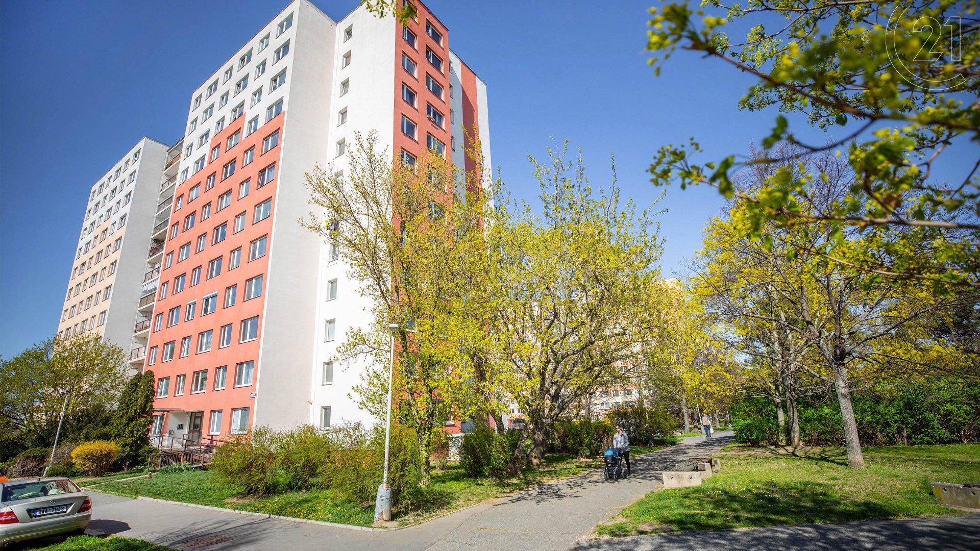 Prodej zrekonstruovaného bytu 2+kk v osobním vlastnictví, 42 m² se sklepem, Praha - Horní Měcholupy