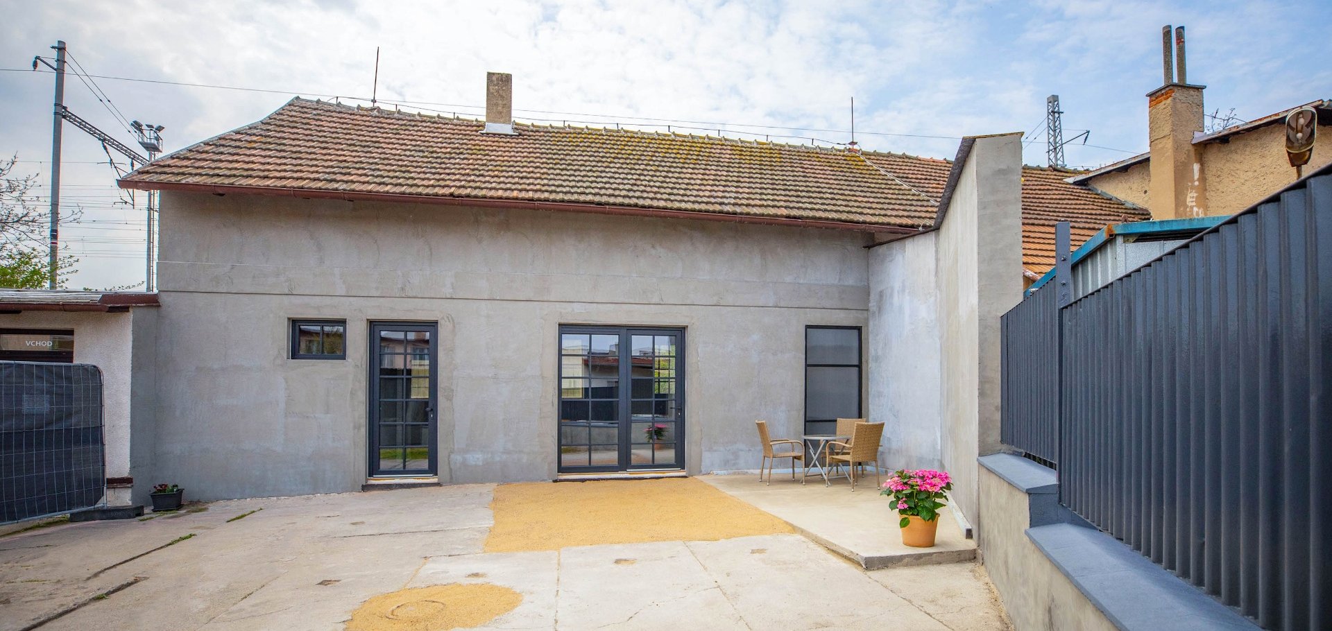 Prodej rozestavěného rodinného domu, 4+1, 105 m2 se zahradou 120 m2 a garáží 37 m2, Český Brod.