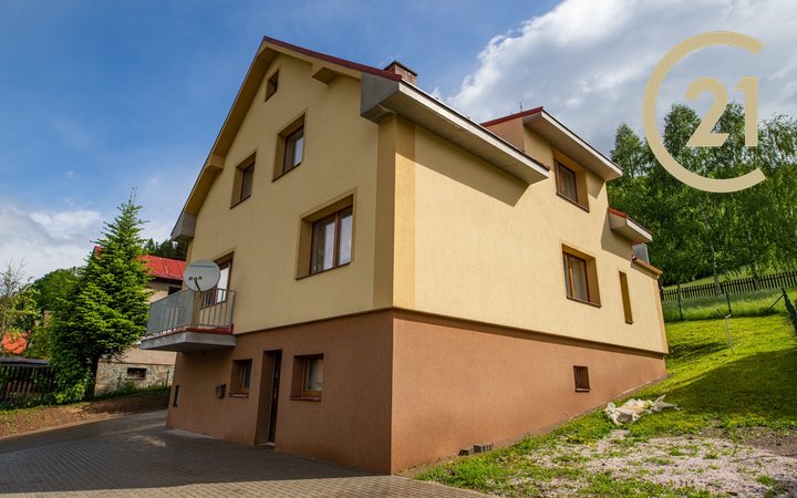 Prodej rodinného domu 246 m², pozemek 780 m²
