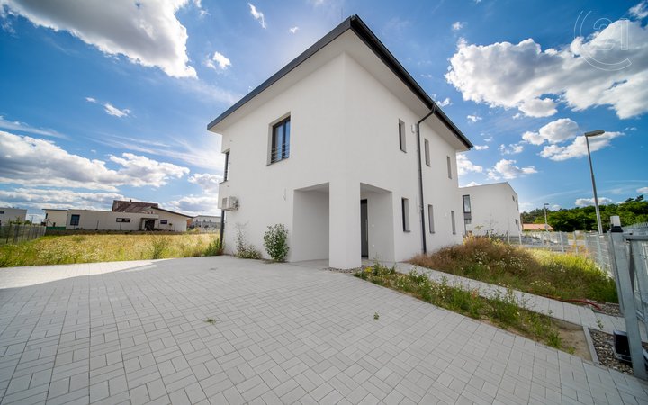 Pronájem novostavby rod. domu 130 m² se zahradou 1150 m² , M. Boleslav - Chrást