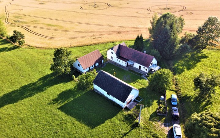 Prodej zemědělské usedlosti s pozemkem 2216 m² v Křivošíně u Jistebnice
