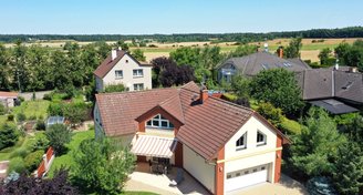Prostorný RD 6+kk s dvojgaráží, poz. 1.166 m2, Velká Dobrá (KL)